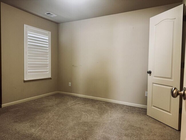 Building Photo - 2214 Spicy Pine Ln