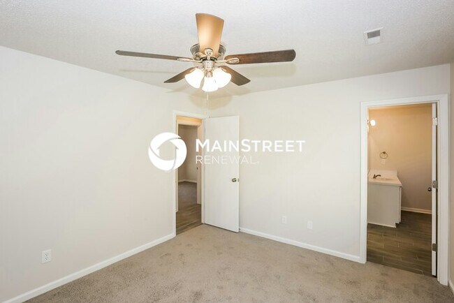 Building Photo - 3 Bedroom Pet-Friendly Home in Indian Trai...
