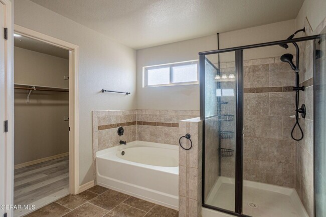 Building Photo - 14501 Meadow Lawn