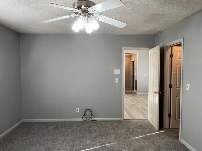 Building Photo - Really Cute Home in Lake Wildwood