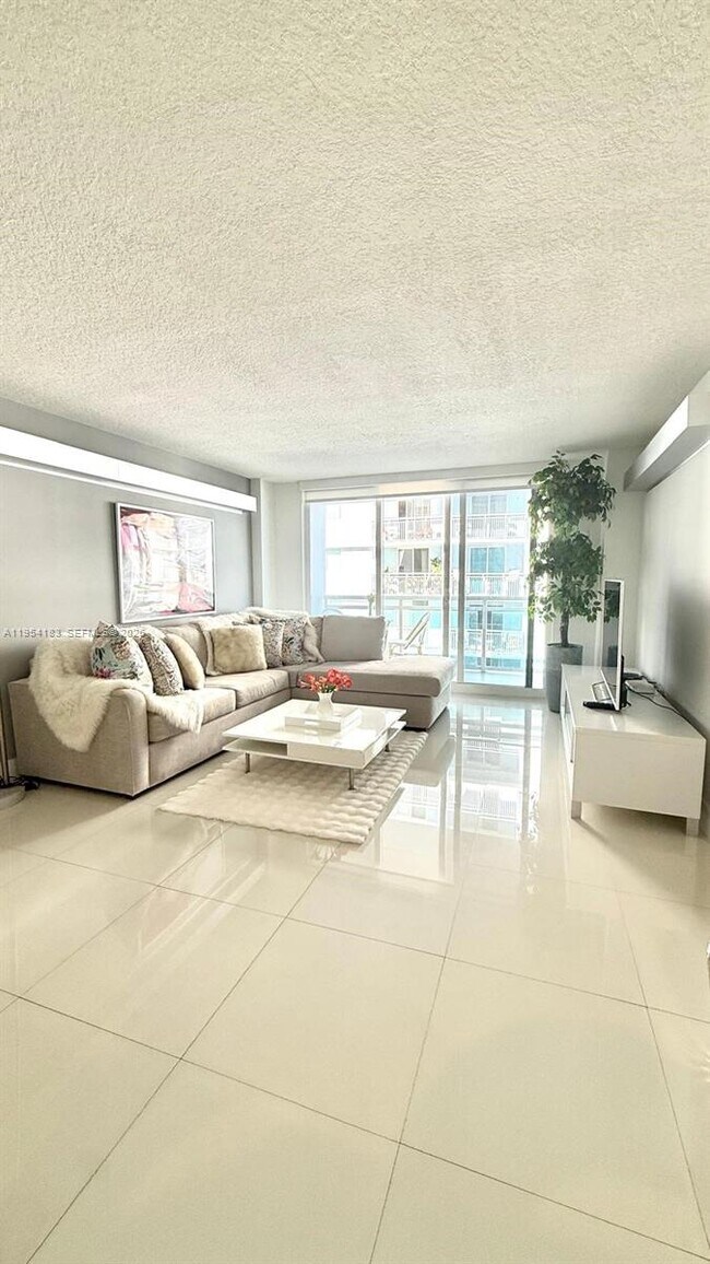 Building Photo - 6917 Collins Ave