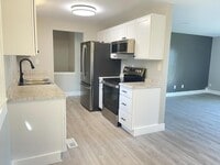 Building Photo - 2240 E Summit Dr