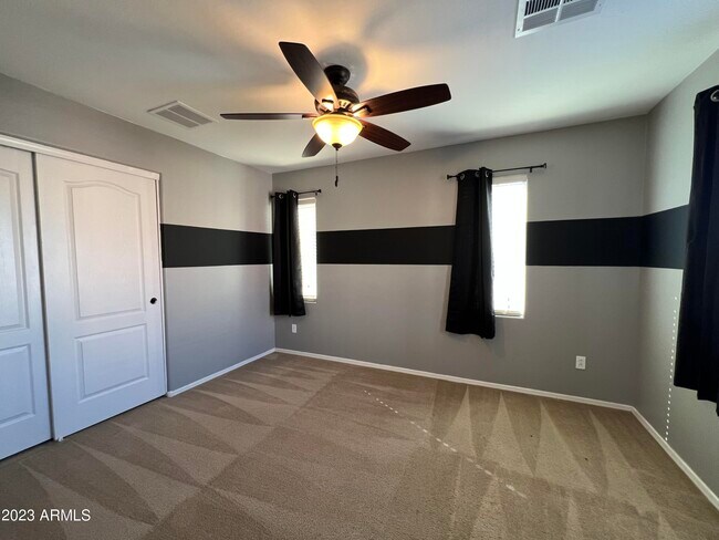 Building Photo - 2709 E Bart St