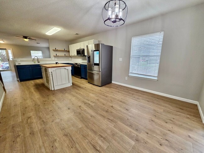 Building Photo - Charming 3 bedroom with fenced in yard - Tall Pines - Ladson