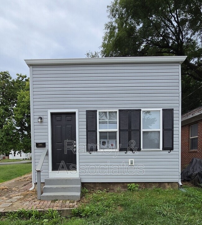 Building Photo - 2402 Rowan St