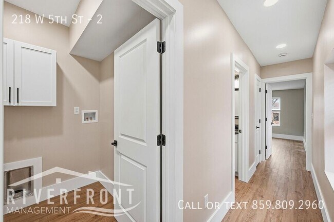 Building Photo - 218 W 5th St