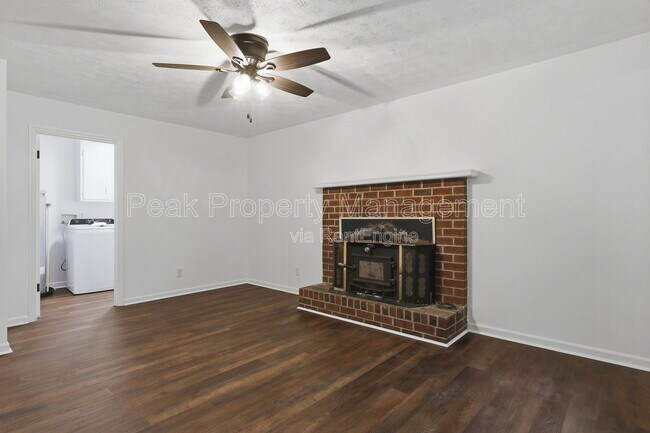 Building Photo - 14613 Happy Hill Rd