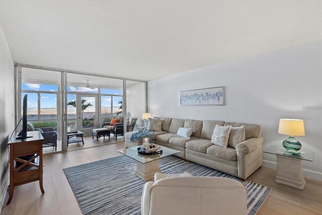 Building Photo - 255 The Esplanade N