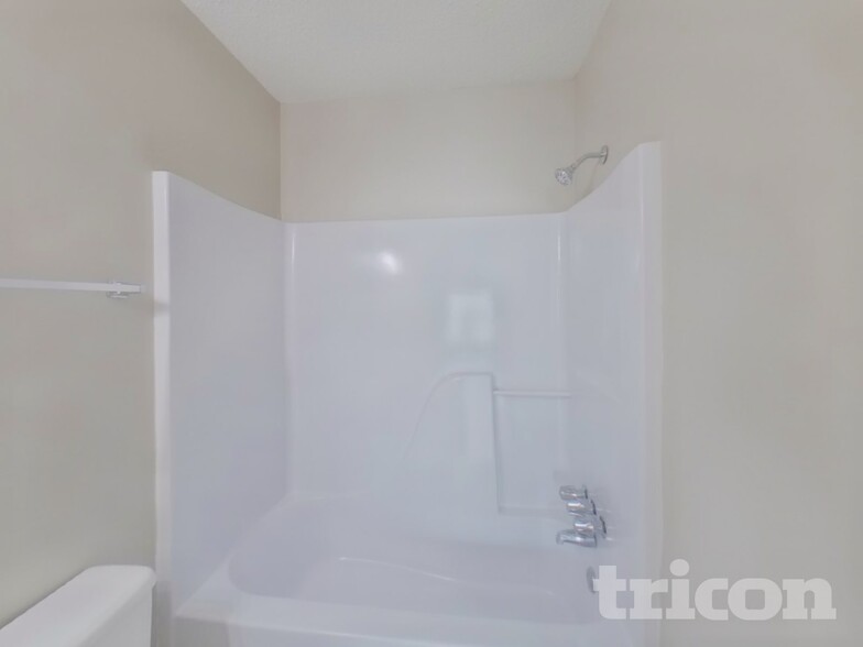 Building Photo - 105 Old Stone Rd