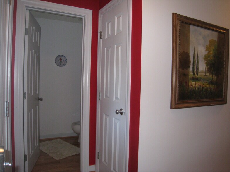 Building Photo - 5472 Baneberry Ave