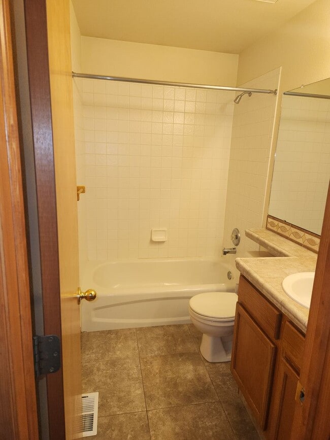 Building Photo - N/E home with 4 bed, 4 baths, 2 car garage!