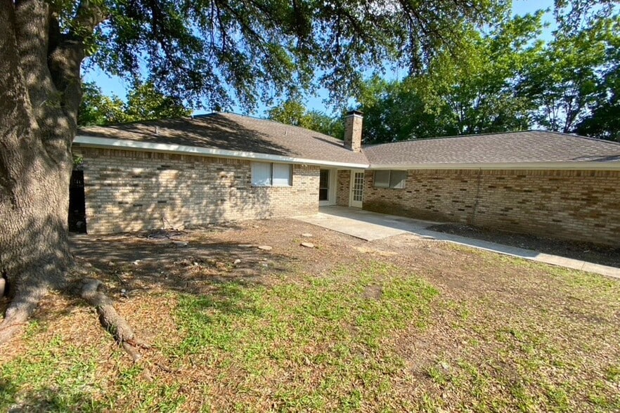 Building Photo - 2917 Las Palmas Ln