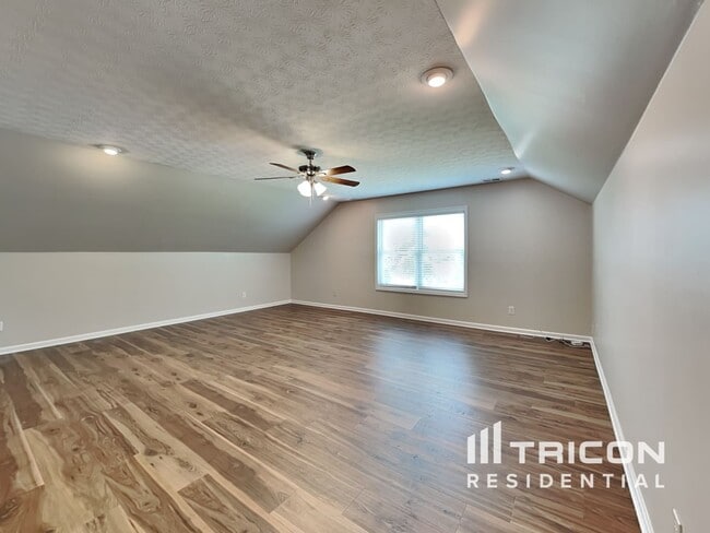 Building Photo - 576 Deer Path