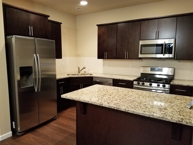 Building Photo - 1550 Craig Rd SE