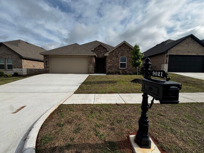 Building Photo - Spectacular brand NEW 4 Bedroom 2 Bathroom...