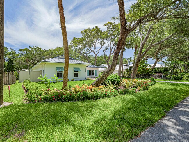 Building Photo - 9340 Frangipani Dr