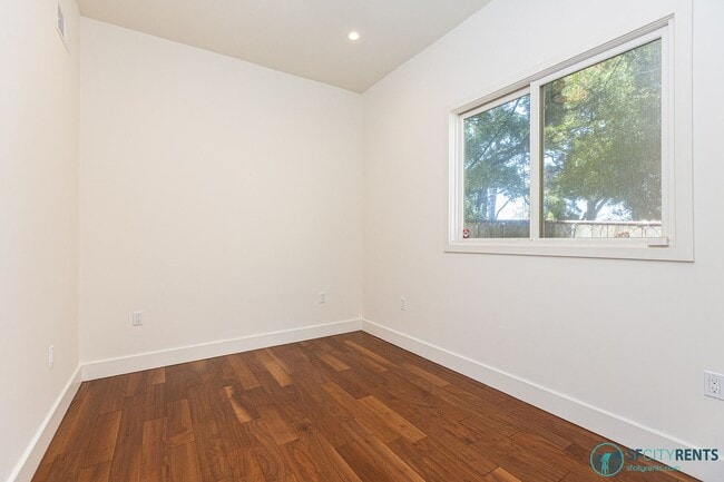 Building Photo - Miraloma: Remodeled & Detached Single Fami...