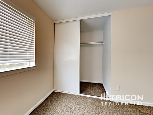 Building Photo - 12318 Flaxen Dr