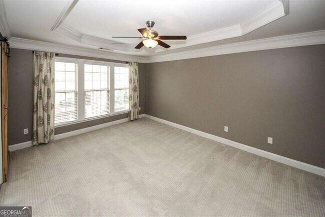 Building Photo - 1004 E Paces Chase