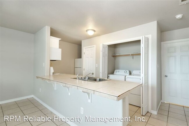 Building Photo - 107 Castleberry Ct