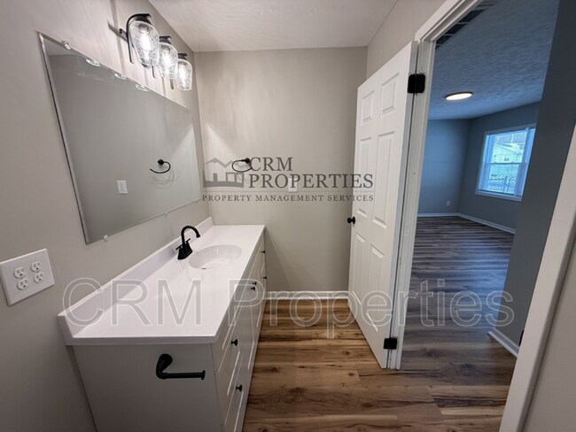 Building Photo - 5805 Lance Dr