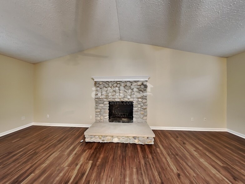 Building Photo - 2252 Salbuck Ave