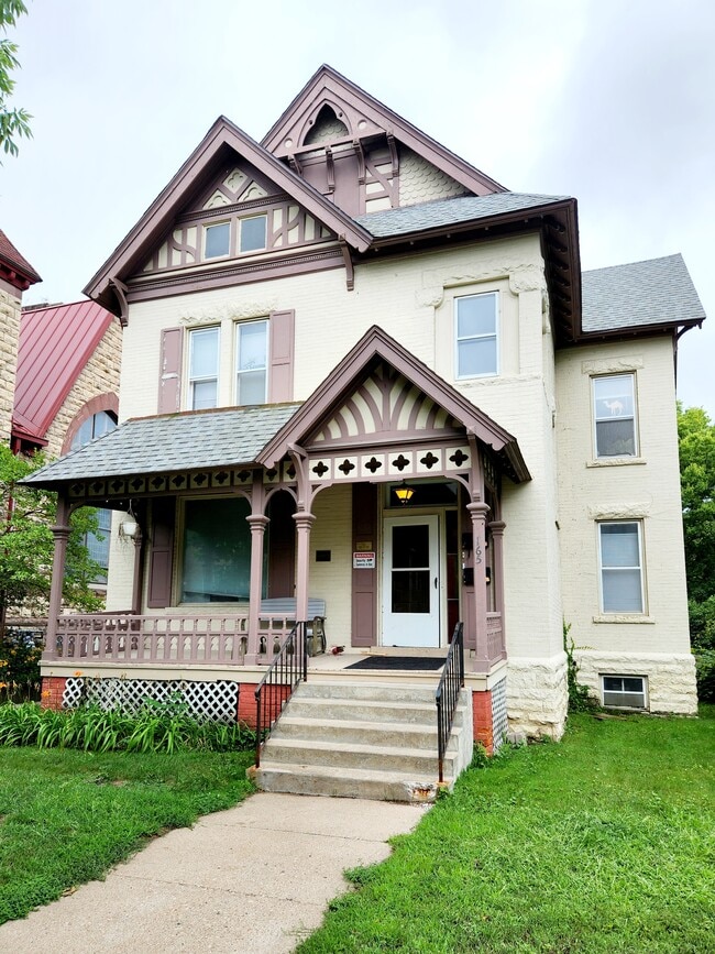 Building Photo - 165 W 6th St