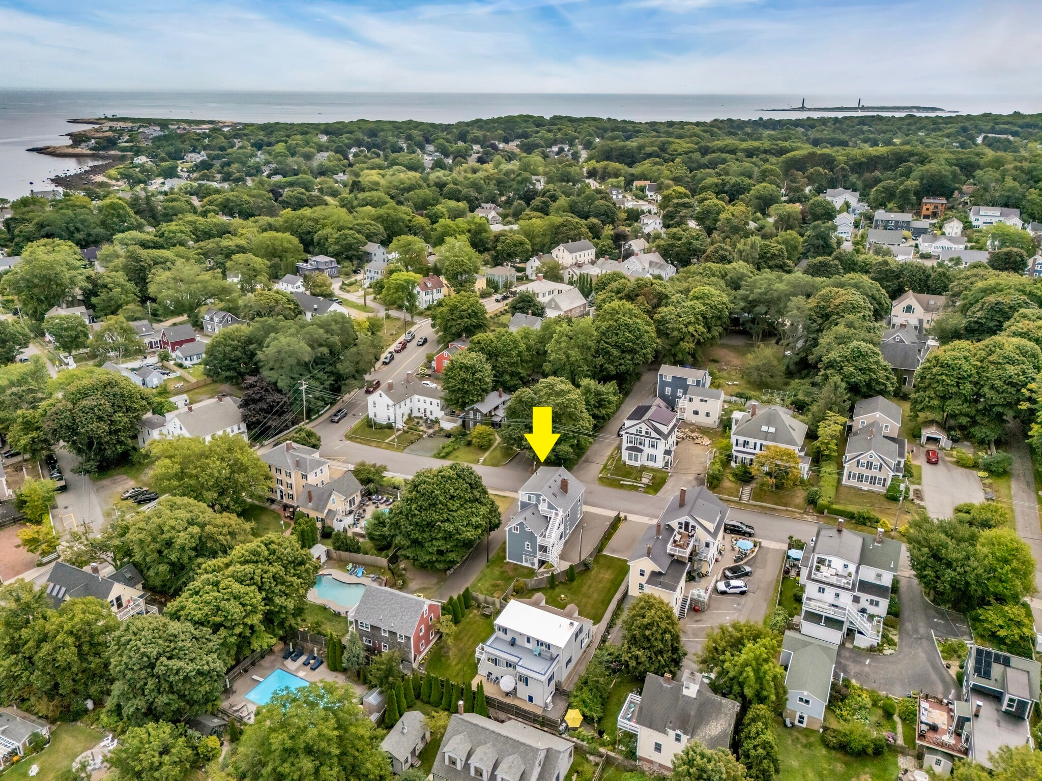 Walkable location convenient to everything - 4 Pleasant St