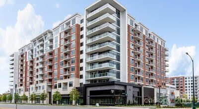 Building Photo - 4425 Sharon Rd