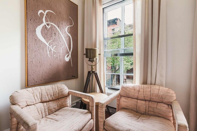 Building Photo - 364 6th Ave