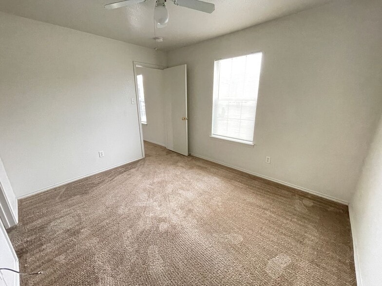 Building Photo - 5706 Redstone Dr