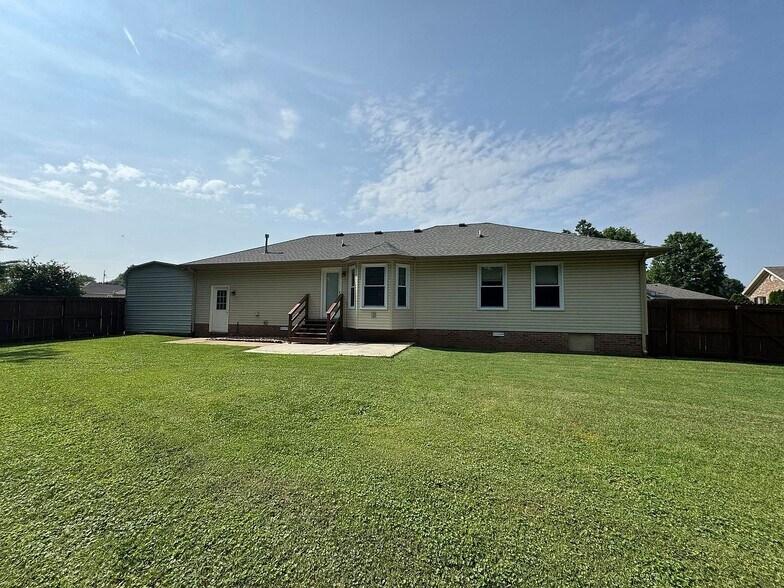 Building Photo - 110 Dove Ct