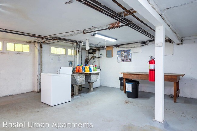 Building Photo - 727 NE Schuyler St