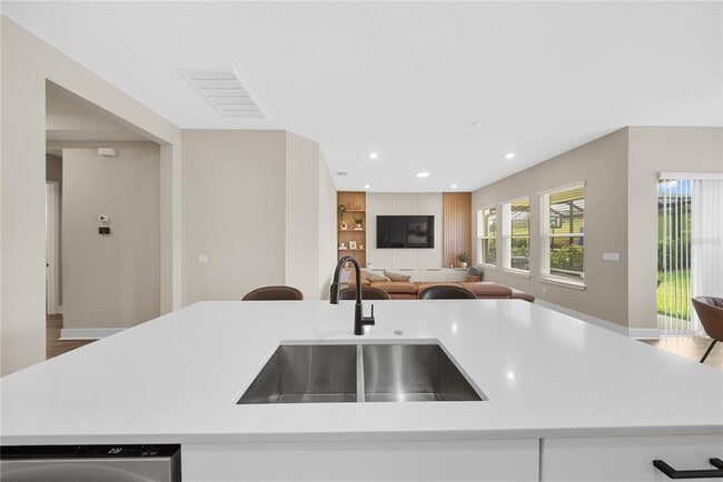 Building Photo - 16055 Silver Brk Wy