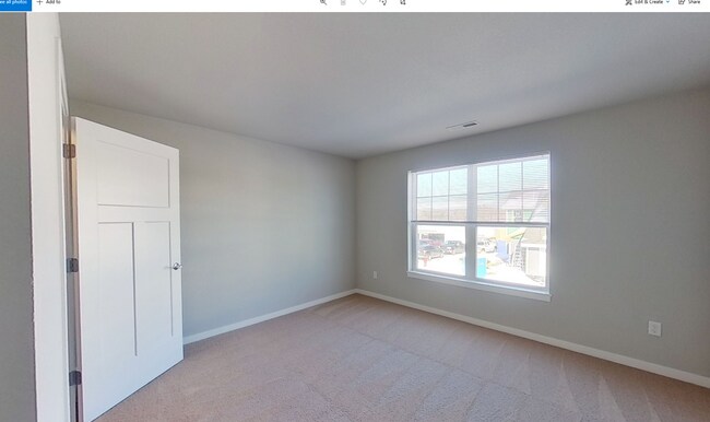 Building Photo - RENT SPECIAL -- Like New Condo Style Upper 3 Bedroom 2 Bathroom plus Den Apartment is Available