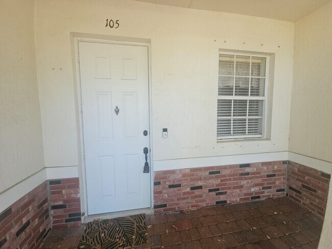 Building Photo - Discover the perfect blend of comfort and ...