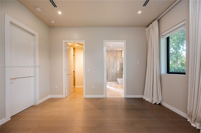 Building Photo - 11200 SW 60th Ave