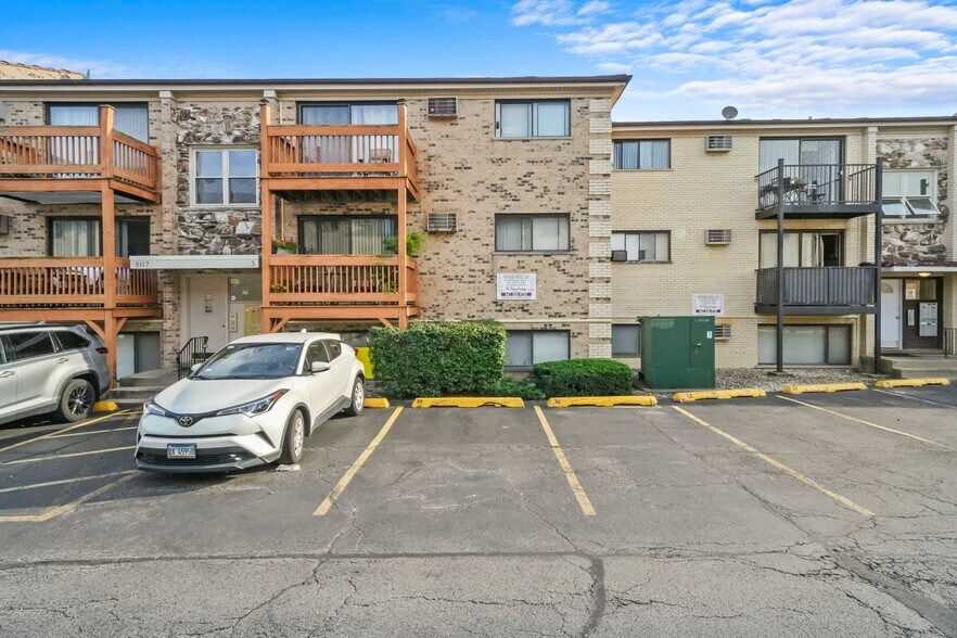 Building Photo - 5117 N East River Rd