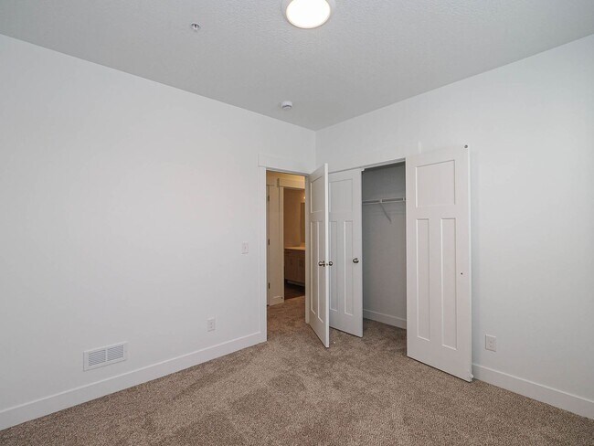 Building Photo - 6667 Twin Rocks Ln