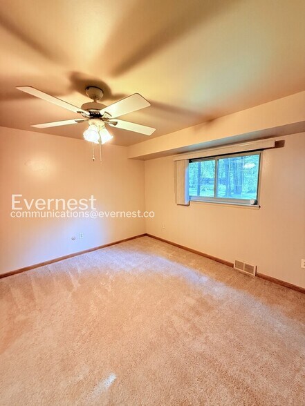 Building Photo - 38424 Chartier St