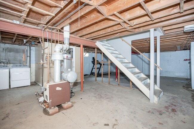 Building Photo - NICE RANCH IN AMHERST!