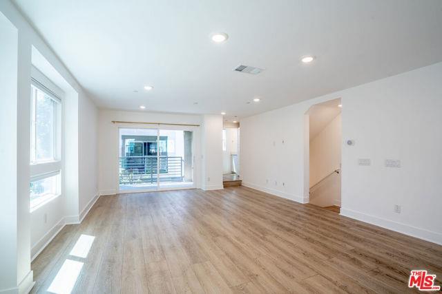 Building Photo - 5257 Bainbridge Pl