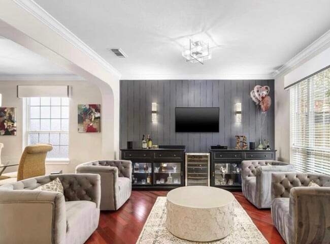 Building Photo - 2211 Mad River Ln