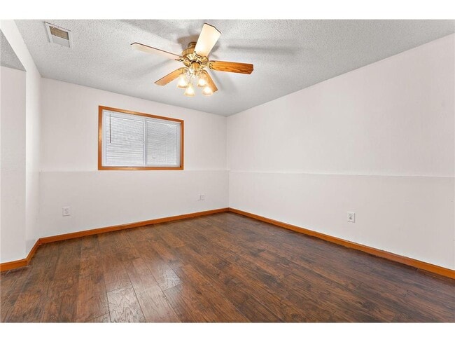 Building Photo - 13753 Glenhurst Ave