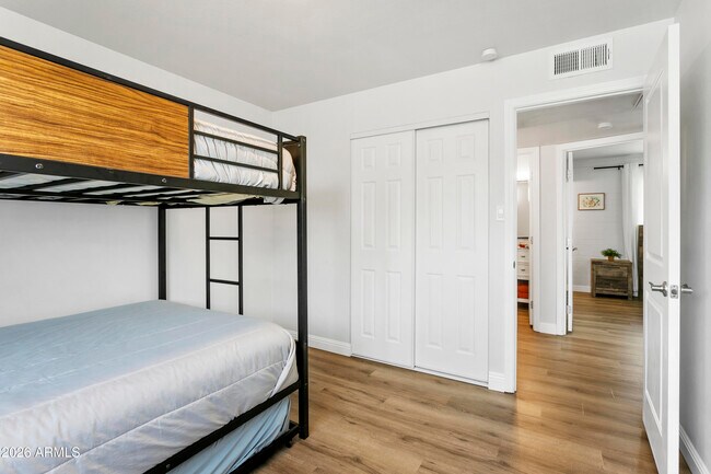 Building Photo - 7901 E Loma Land Dr