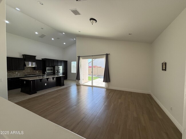 Building Photo - 4333 E Grand Canyon Dr