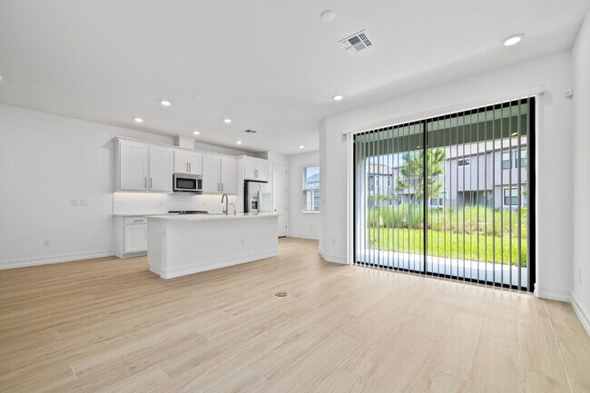 Building Photo - "Charming Estancia Luxury 3-Bed home in We...