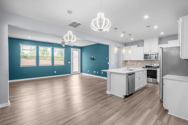 Building Photo - Modern Comfort, Effortless Living & Unbeatable Convenience in Northfield Crossing 3BR/2.5BA, 2 Ca...