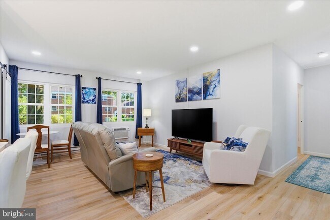 Building Photo - 3454 Martha Custis Dr