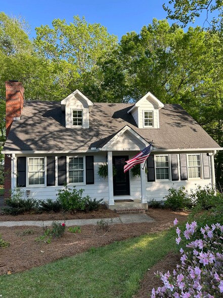 Building Photo - 1170 Lois Ln